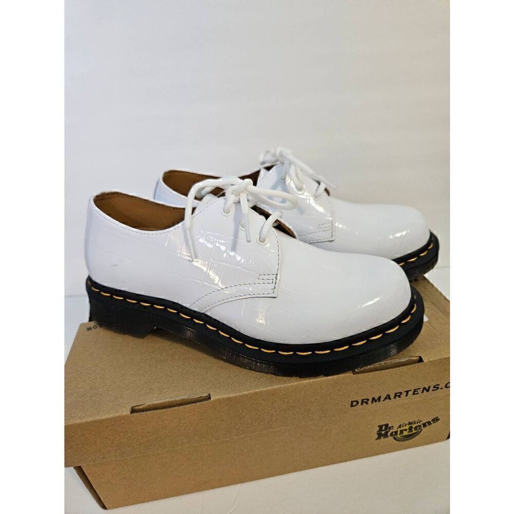 Dr. Martens 1461 white patent croc embossed shoes. Size 7.